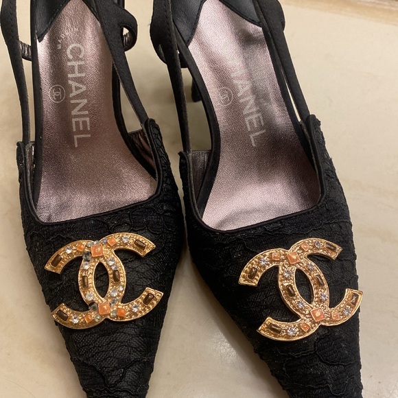 CHANEL SIZE 38C black lace sling back heels CC gold medallion vintage - Picture 1 of 9